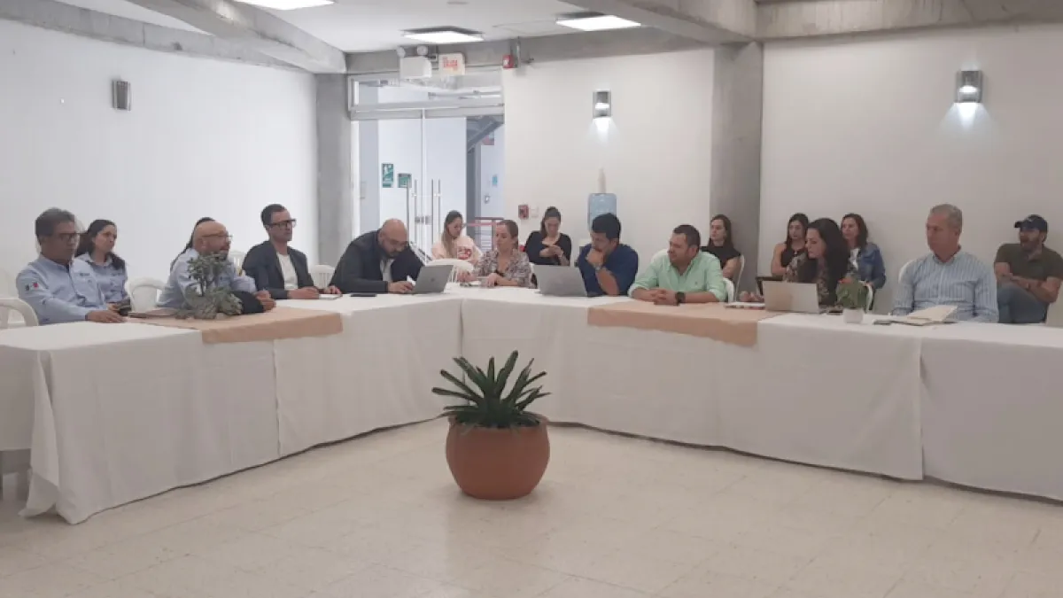 Reunión en la Terminal de Transportes con Alexandra Rodríguez Vela, contralora Delegada para Participación Ciudadana de la Contraloría General de la República.