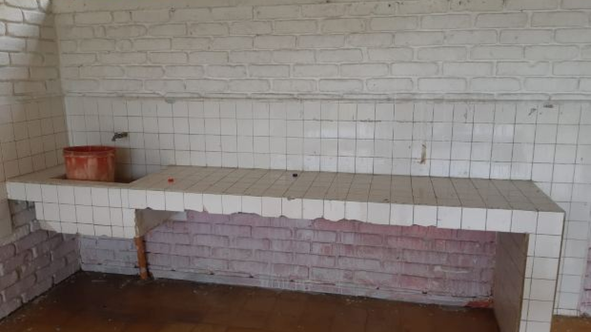 Mejoramiento de baños y de otros espacios están entre los requerimientos en la escuela de la vereda Portugal, en Belalcázar.