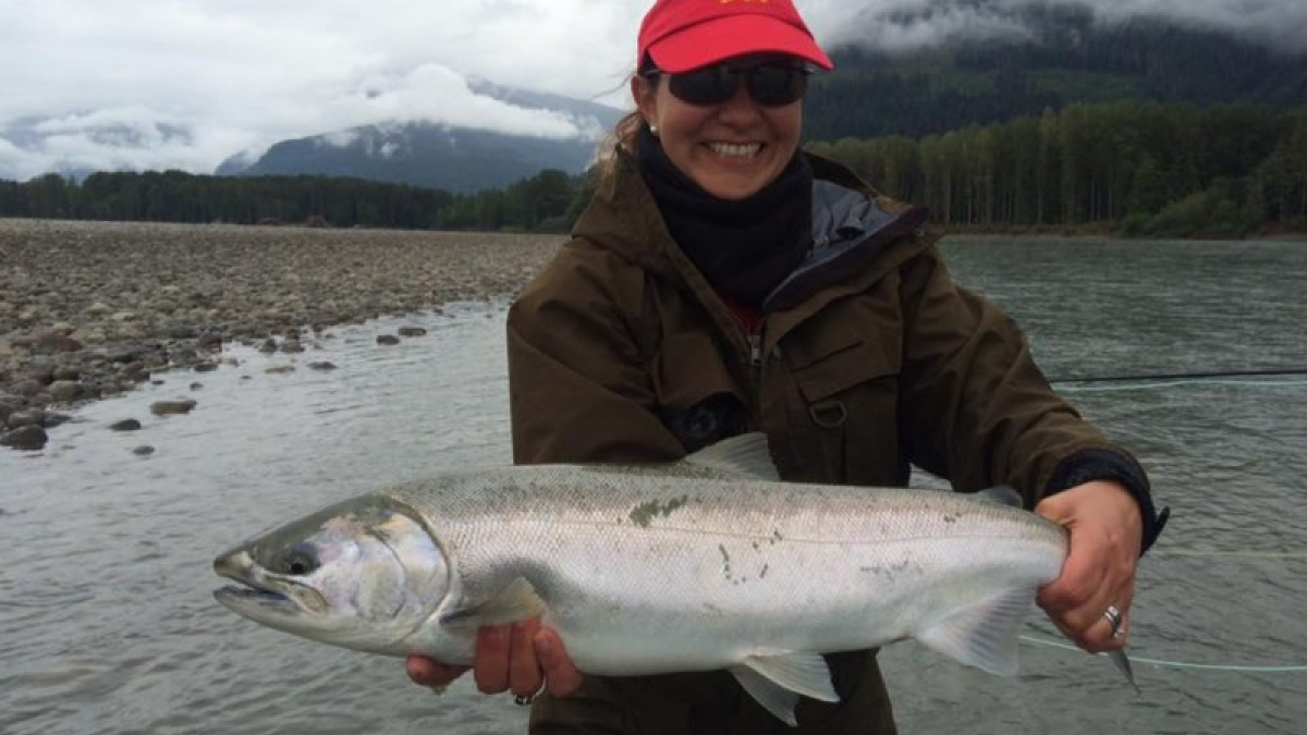 Ella es Martha Isabel Ulloa Luján, la hija de caldenses que hoy brilla en el mundo de la pesca deportiva, primero con Inglaterra y ahora con Canadá.