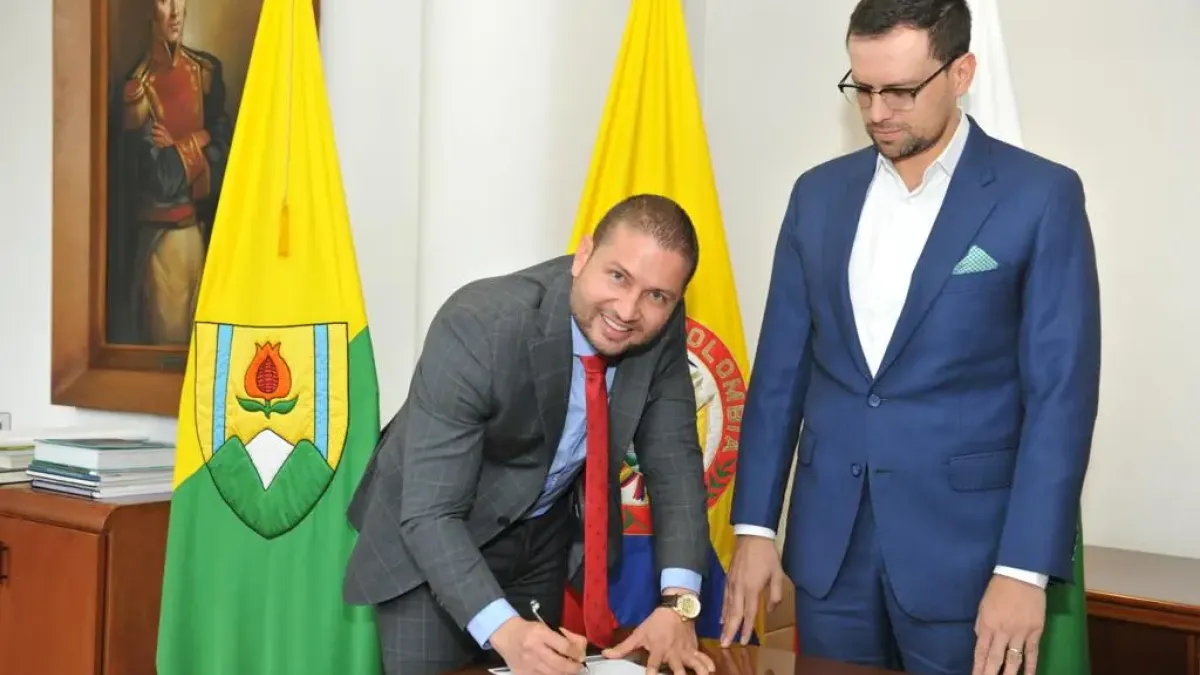 Juan Felipe Álvarez se posesionó ayer como gerente de Inficaldas ante el gobernador, Luis Carlos Velásquez.