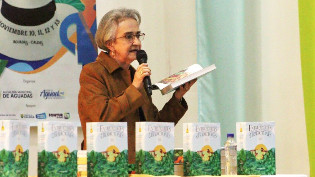 La escritora del libro, María Doralba Arias Orozco, en la presentación del libro.