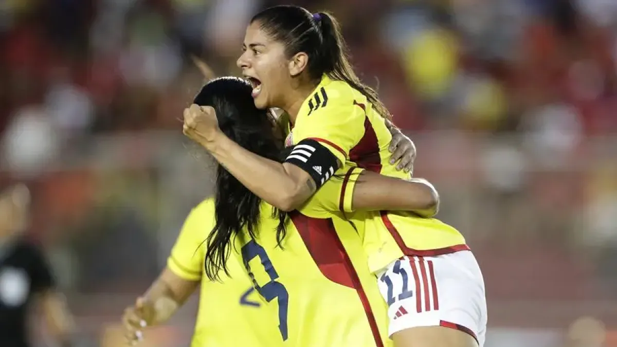 Catalina Usme de Colombia celebra un gol hoy, durante un partido amistoso ante Panamá.
