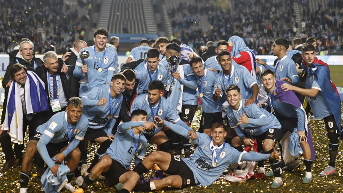 Los uruguayos y la celebración como campeones del mundo, de la categoría sub-20.