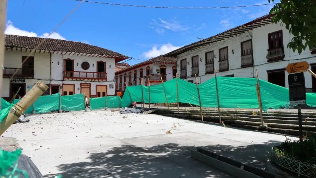 Segunda etapa de pavimentación del Parque Bolívar de Salamina.
