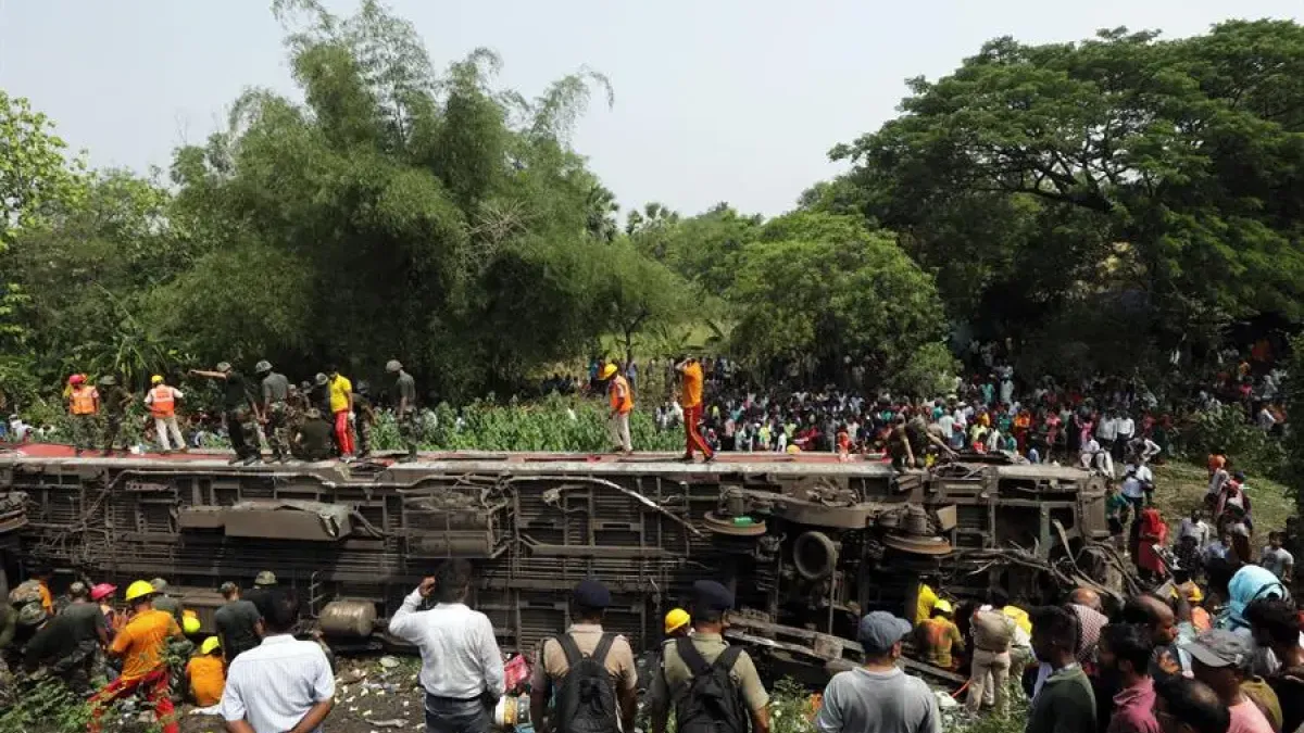 El peor accidente de tren del siglo XXI en la India deja 261 muertos y 900 heridos