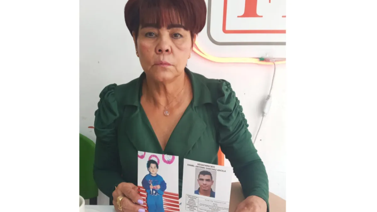 María Goretti Arcila Velásquez anda con la documentación que acredita todo lo que ha hecho para encontrar a su hijo. El hoy desaparecido, el día de la adopción, se llamaba Oswaldo Soto Franco. Ahora su nombre es Daniel Antonio Sánchez Ardila, de 28 años.
