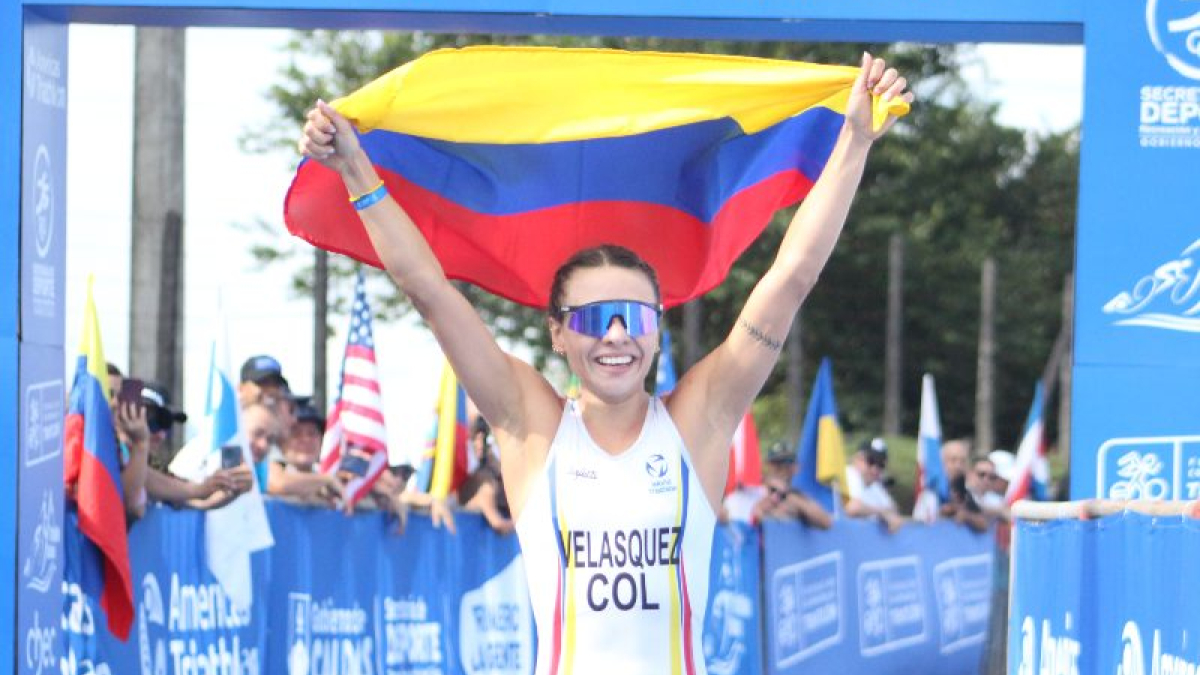 La triatleta María Carolina Velásquez es una de las deportistas que representarán al departamento en Centroamérica. 