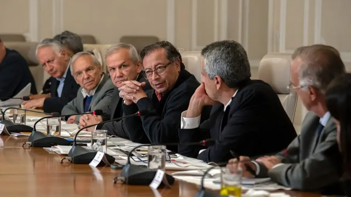  Gustavo Petro en el Consejo de ministros.