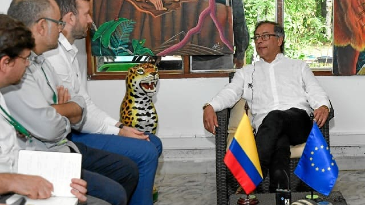 FOTO | EFE | LA PATRIA  La Unión Europea (UE) estaría abierta a mirar y discutir la propuesta del presidente colombiano, Gustavo Petro, de reestructurar el sistema financiero global para adoptar el cambio de deuda extranjera por acción climática.