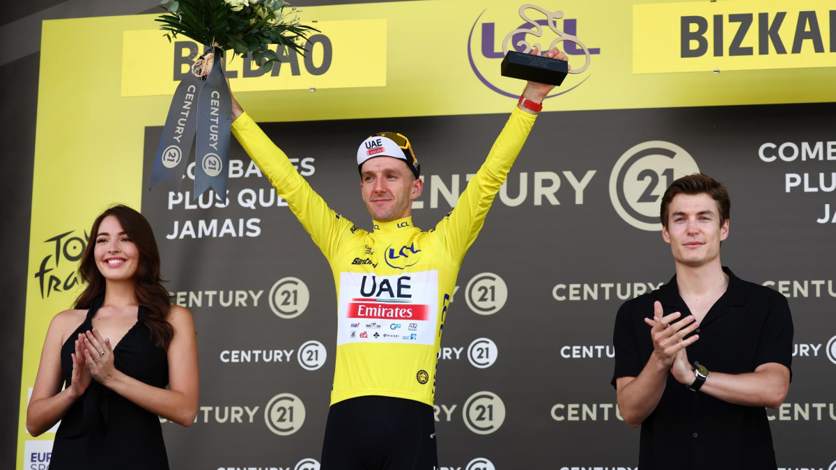 El pedalista británico Adam Yates (UAE Emirates) venció a su hermano Simon (Jayco) en la primera etapa de esta grande ciclística, disputada en el País Vasco (España).