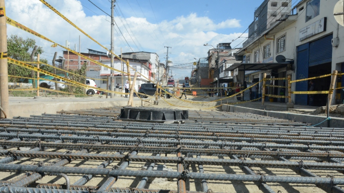El lote 1, entre el supermercado Mercaldas de la avenida Bernardo Arango y la Universidad de Manizales, se encuentra con las obras suspendidas desde el 10 de julio.