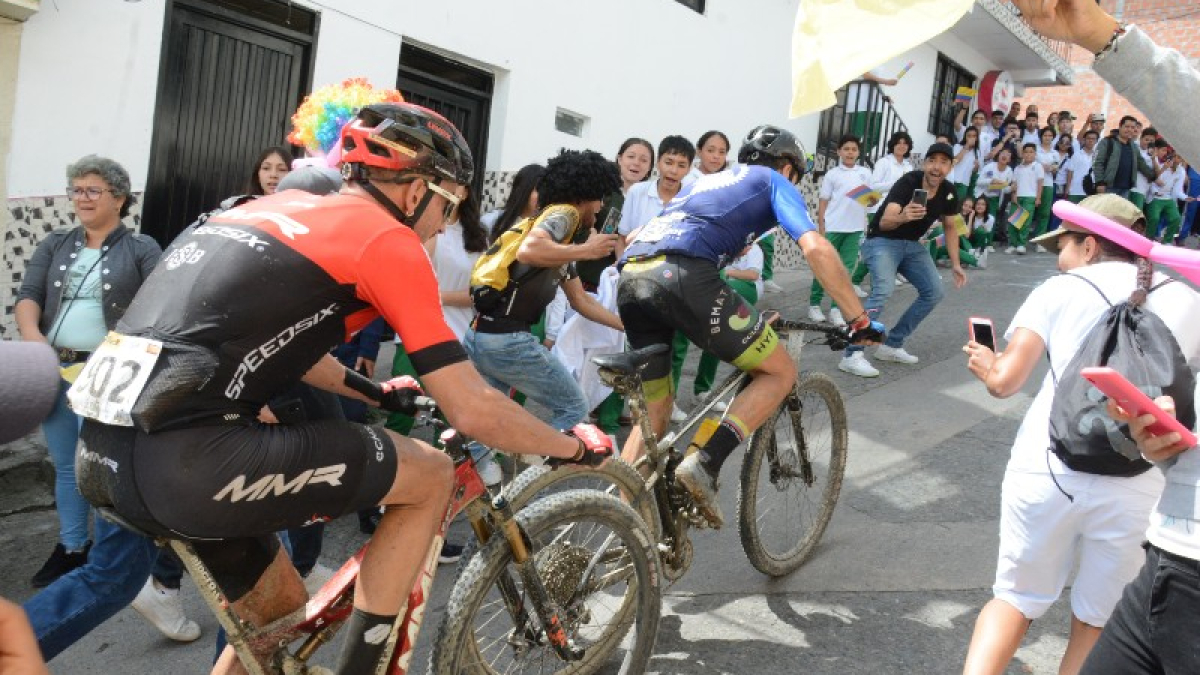 El nacido en San Félix (Salamina) Yeison Rincón le ganó el pulso final al español Josep Betalú en la etapa de ayer de la Leyenda del Dorado en Neira.