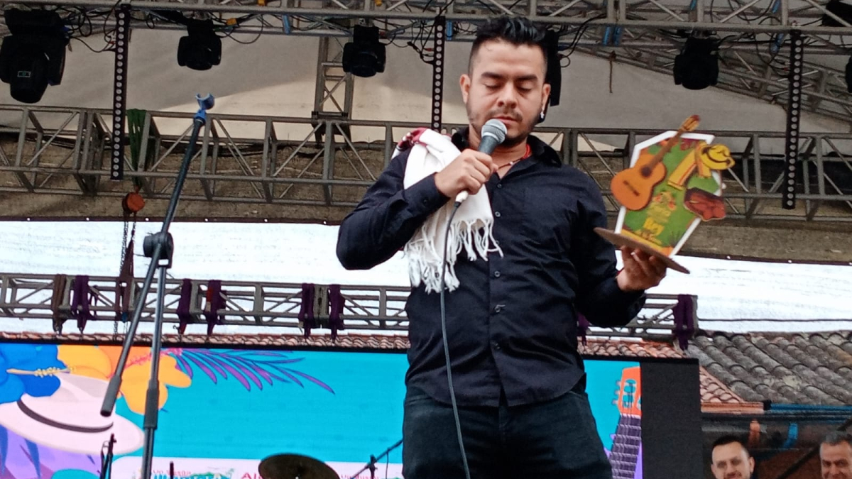 El trovador Ventarrón se llevó la corona y el trofeo de la tercera edición del Festival Nacional de la Trova.