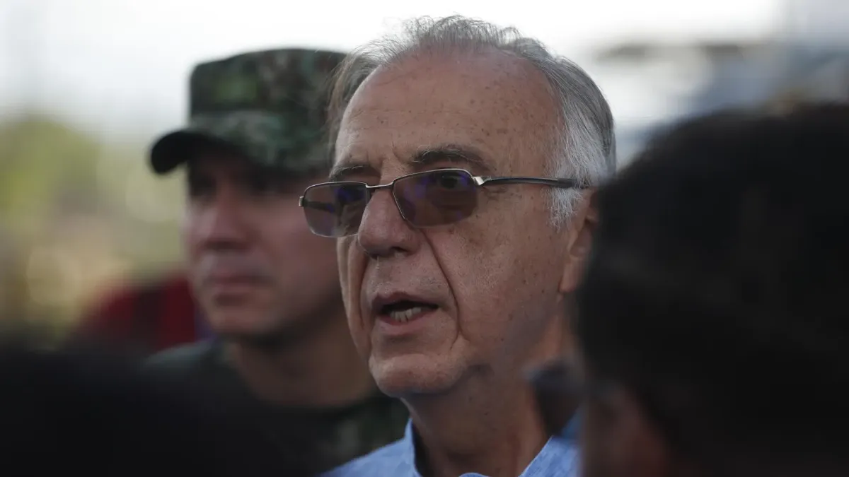 El ministro de defensa de Colombia, Iván Velásquez, quien asistió a un consejo especial de seguridad en Buenaventura.