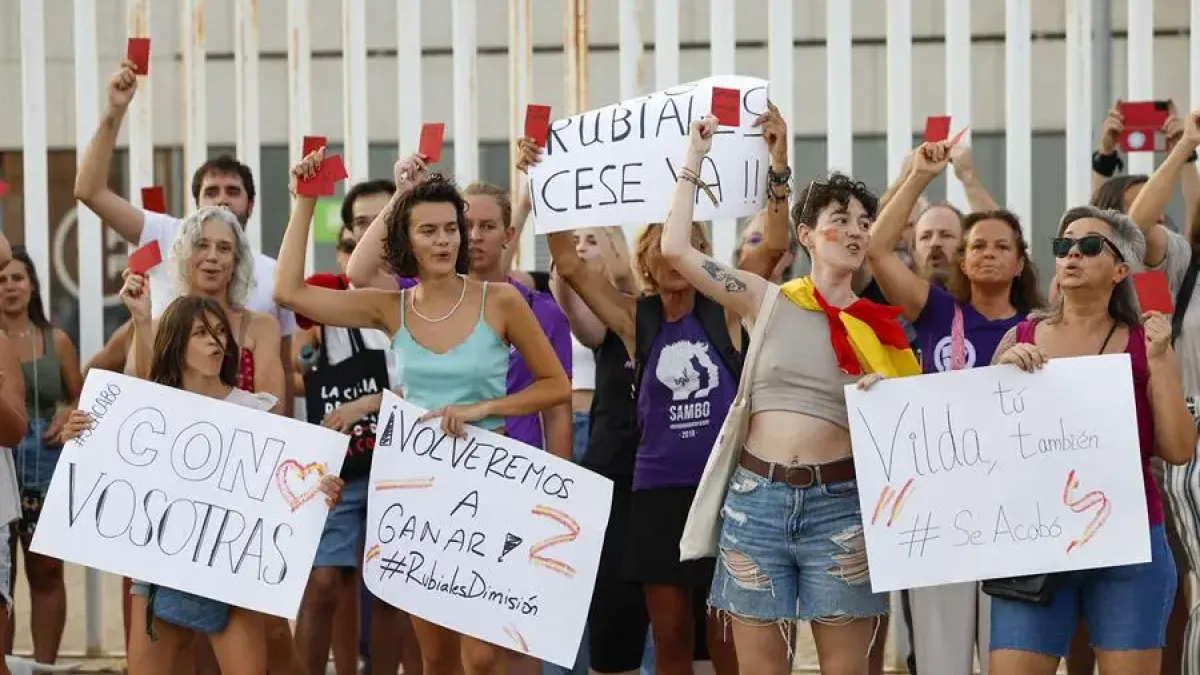 Manifestación para pedir la destitución del presidente de la Real Federación Española de Fútbol, Luis Rubiales