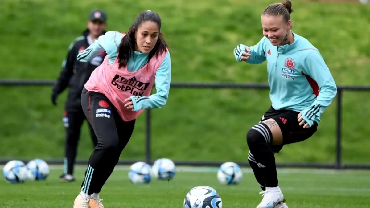 La risaraldense Ana María Guzmán (d) será titular con Colombia para enfrentar a Jamaica en los octavos de final del Mundial Femenino.