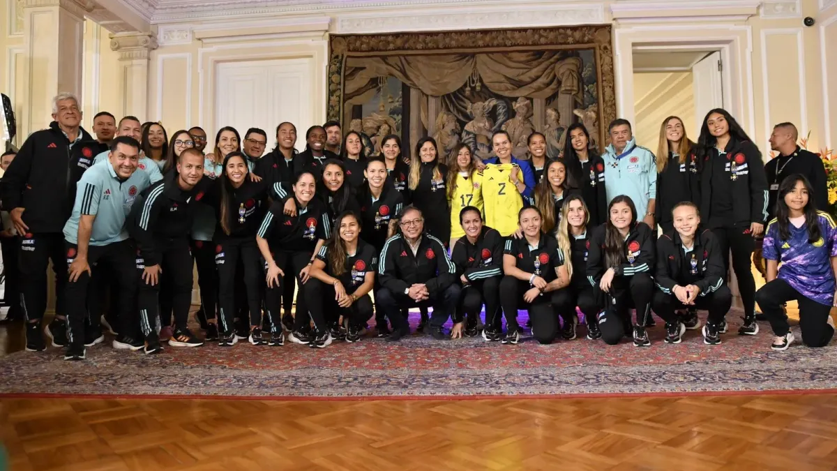 Gustavo Petro condecoró este miércoles a la selección femenina de fútbol.