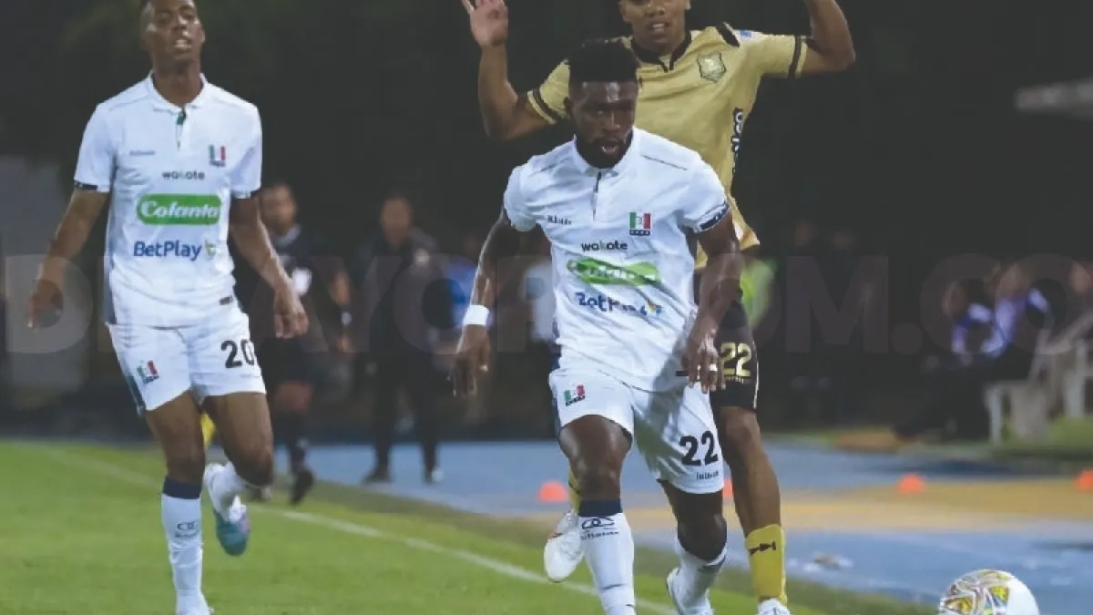 A Juan David Cuesta (22) le ganaron la espalda en varias ocasiones. 