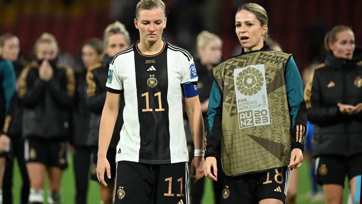 Alexandra Popp de Alemania reacciona después de quedar eliminada tras el partido de la Copa Mundial Femenina de la FIFA 2023 entre Corea del Sur y Alemania en el estadio de Brisbane en Brisbane, Australia.