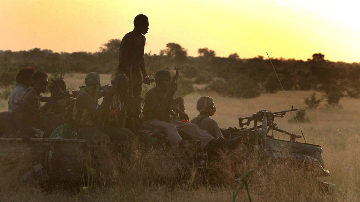 Soldados patrullan al norte de Darfur, en Sudán. Imagen de archivo.