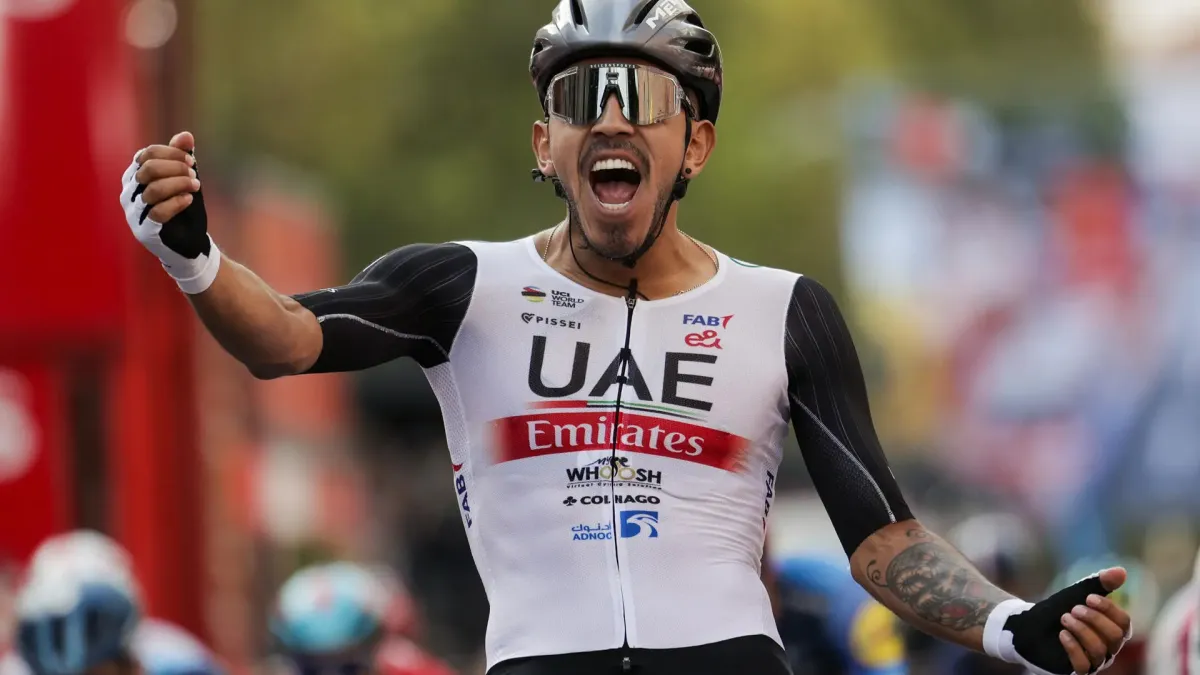 El colombiano Juan Sebastian Molano del UAE Team Emirates se impone venccedor de la 12ª etapa de la Vuelta Ciclista a España 2023, que se disputa este jueves entre Ólvega y Zaragoza, de 151 km de recorrido.