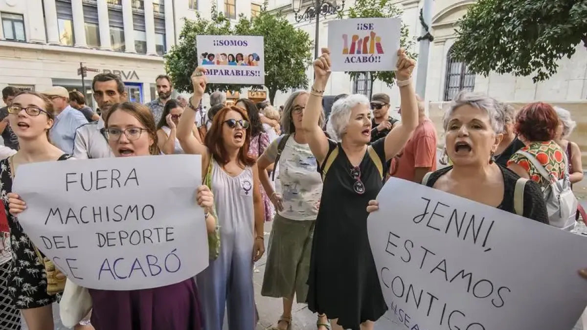 Concentración convocada bajo el lema #SeAcabó