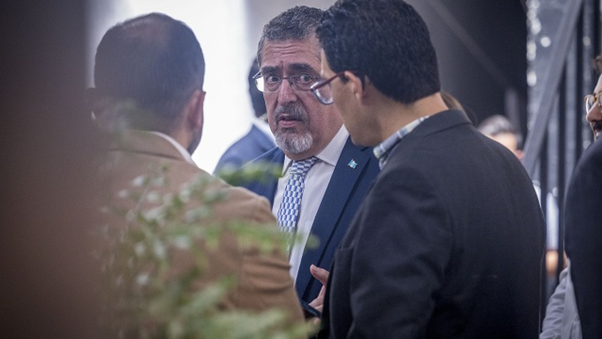 El presidente electo de Guatemala, Bernardo Arévalo de León, avisa que peligra la “estabilidad democrática”.