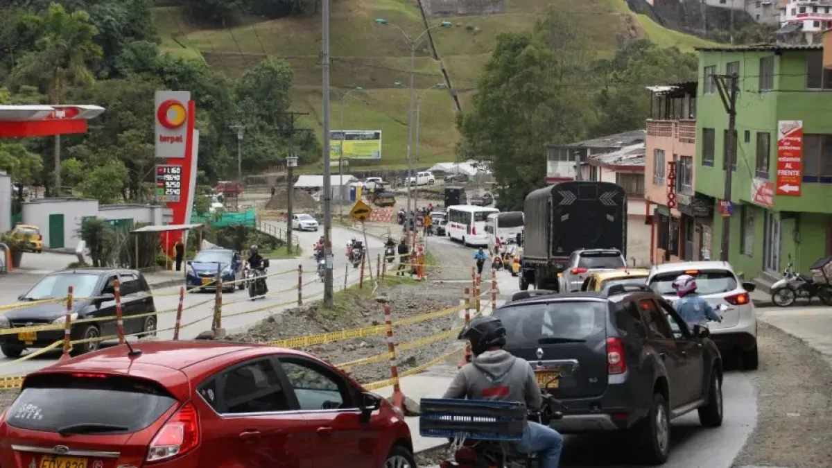 Registro de abril de las obras del intercambiador vial de Los Cedros en Manizales. 