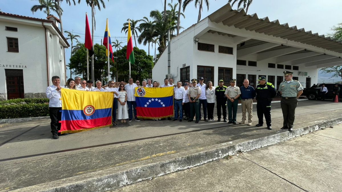 Foto | Cortesía | LA PATRIA  Líderes gremiales y autoridades de Colombia y Venezuela celebraron, el 26 de septiembre pasado, que se cumplió un año de la reapertura de la frontera. El evento fue en el Centro de Nacional de Atención en Frontera (Cenaf).