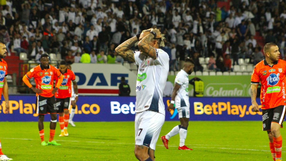 Dayro Moreno se lamenta ante el empate 0-0 ante Envigado