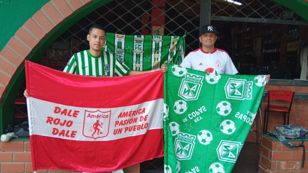 Santiago y Marlon son los encargados de la logística en cada clásico entre La Mechita y Los Verdolagas.