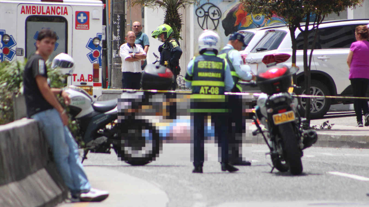  El caso de ayer en la Avenida Santander, en la que una mujer de 80 años cayó de una buseta en movimiento y falleció. 