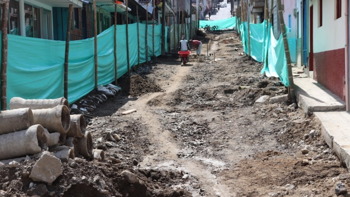 En la calle tercera ya fue modernizado el alcantarillado, falta la parte correspondiente a la pavimentación.