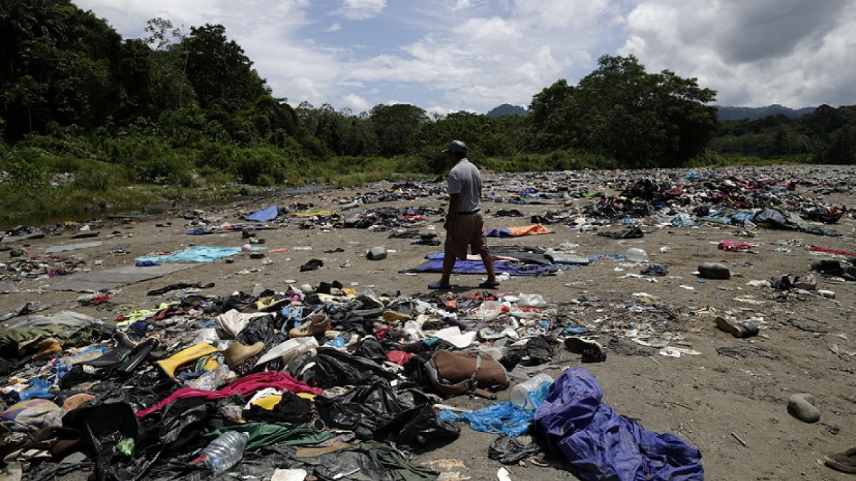 Foto / EFE / LA PATRIA  La Presidencia de Panamá informó a finales de agosto pasado que se acumulaban unas "9.000 toneladas de basura en la frontera" selvática con Colombia. 