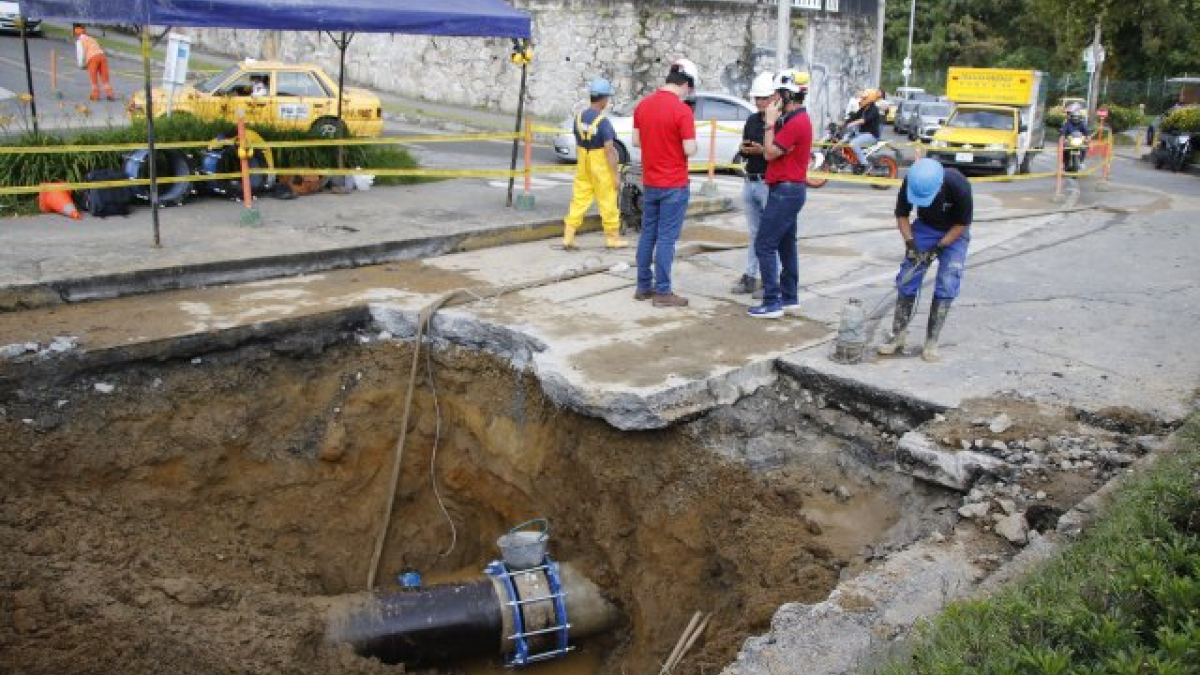 Aguas de Manizales trabaja en la reparación de la afectación desde la noche de este domingo 22 de octubre.