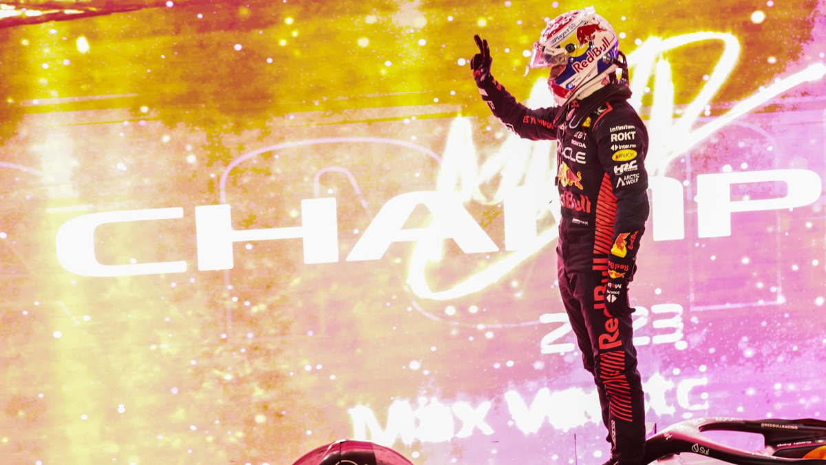 El piloto neerlandés de Fórmula Uno Max Verstappen de Red Bull Racing celebra ganar el Campeonato de Fórmula Uno de 2023 después de la carrera Sprint en el Circuito Internacional de Lusail en Lusail, Qatar, este sábado.