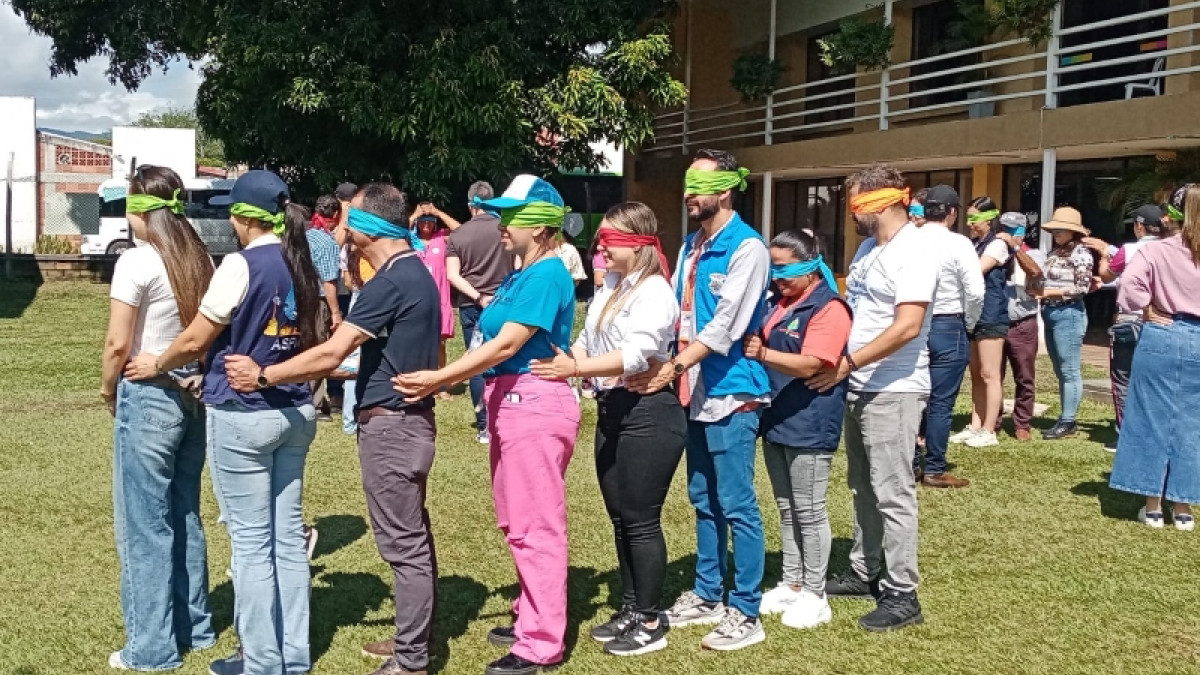 Los gestores del PDA de Guainía, Córdoba, Cundinamarca y Caldas participaron en el encuentro anual en Santágueda, centro poblado de Palestina (Caldas). Antes de exponer sus experiencias hicieron unas dinámicas de integración.
