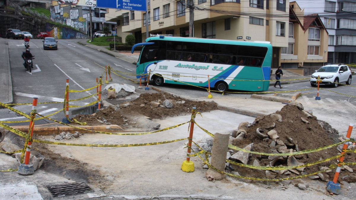 Repararon hundimiento en la vía cerca del puente Vizcaya