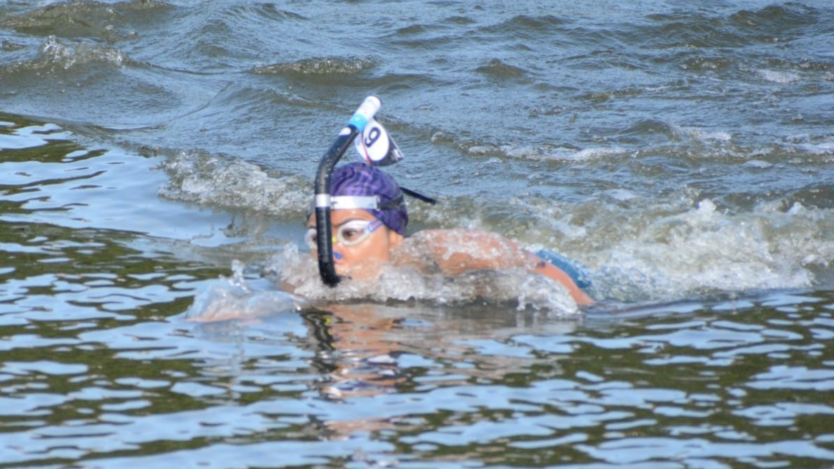 Jhoana Andrea Alegría (número 9) logró su segunda presea en los actuales Juegos. La primera fue de bronce, obtenida con el equipo caldense de relevo en natación con aletas.