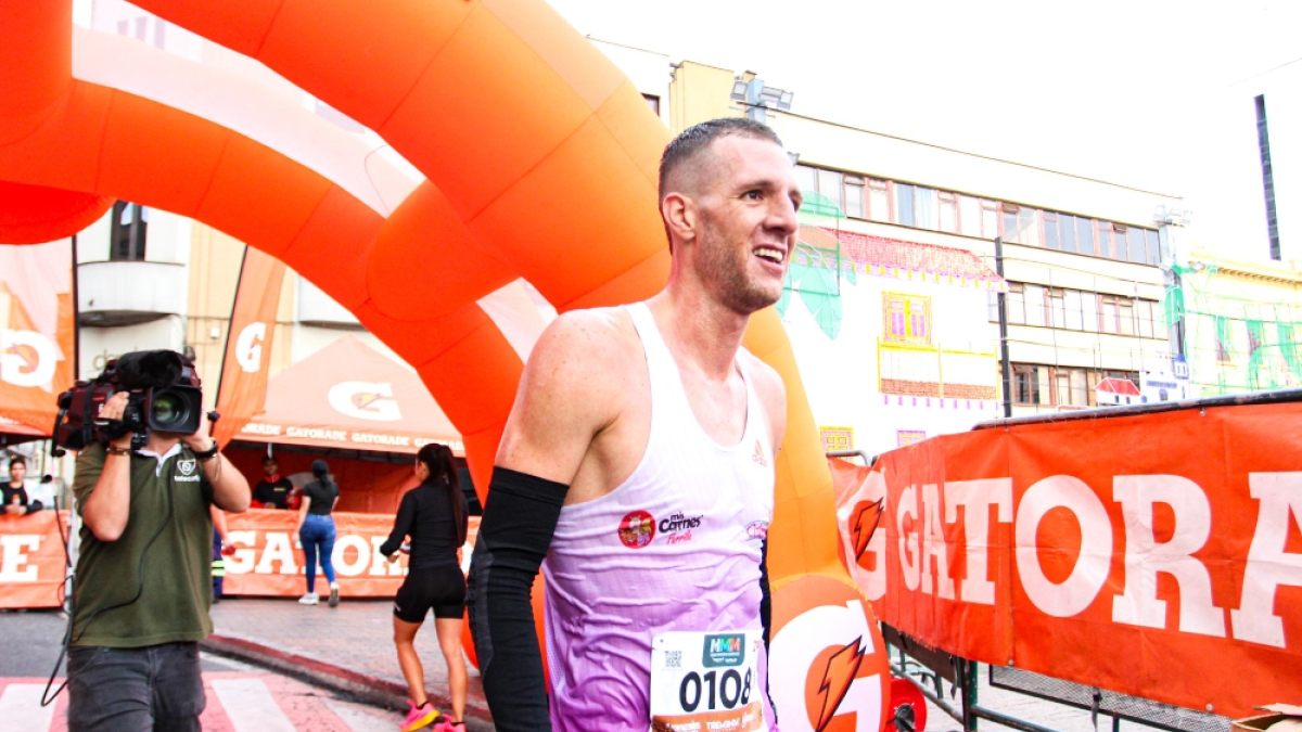 El atleta manizaleño Carlos Mario Patiño llegó como favorito a la categoría élite y logró el primer puesto en la carrera.