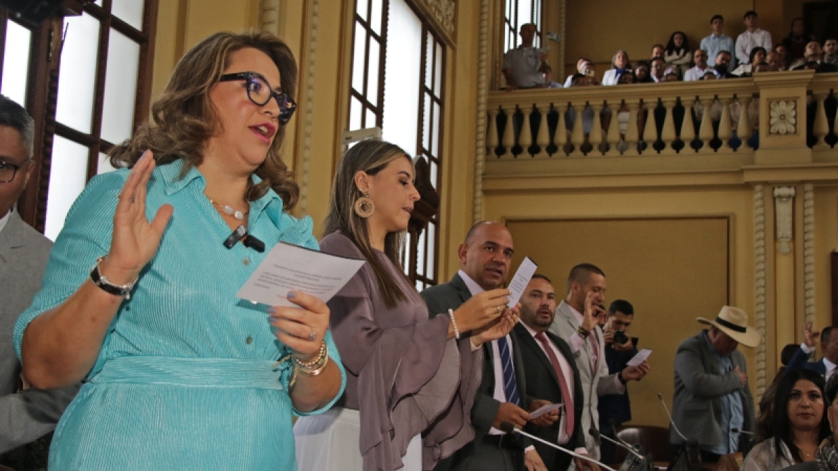 En el recinto de la Asamblea los diputados se citaron a las 9:00 a.m. para realizar la posesión y el juramento del cargo que desempeñarán hasta el 2027.