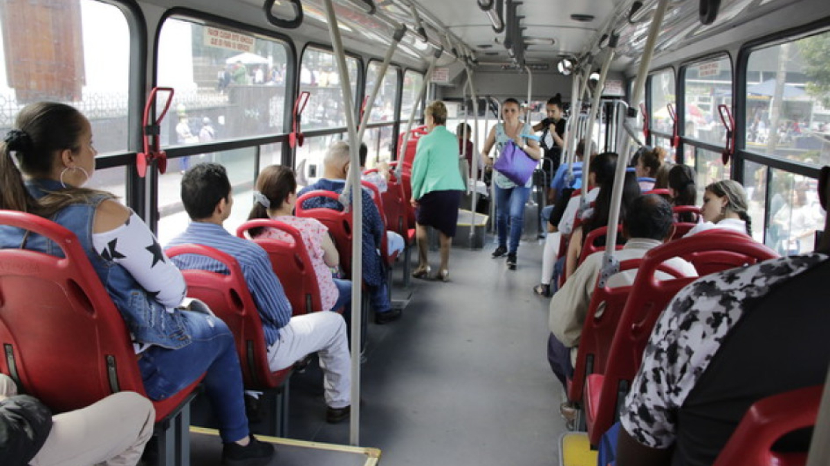 Montar en buseta costará $2.700 este año, mientras que la mínima del taxi valdrá $5.400.