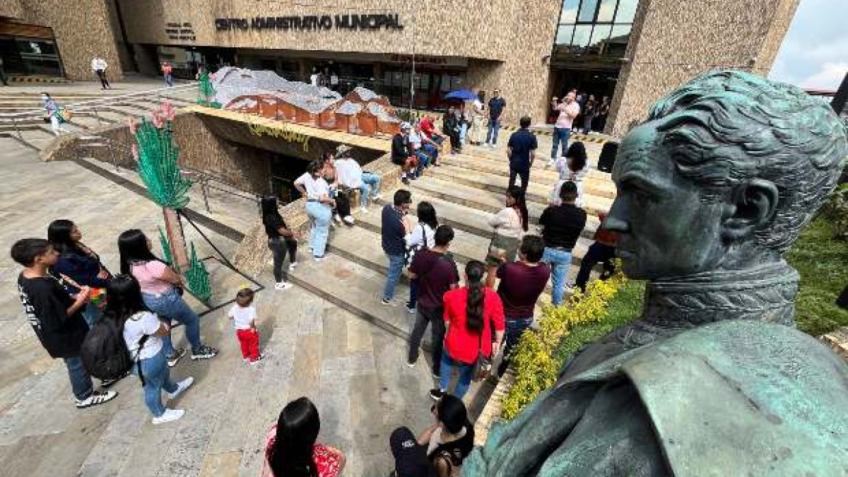 Unas 250 personas que ganaron el Concurso Docente esperan ser nombradas para arrancar labores en colegios de Manizales. Cerca de 50 participaron ayer en un plantón y en una reunión con la Secretaría de Educación. 