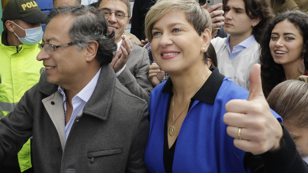 Verónica Alcocer junto a su esposo, el presidente Gustavo Petro.