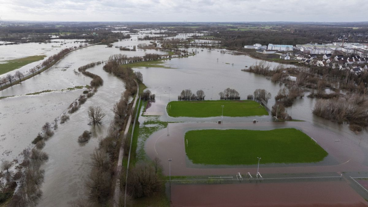 El río Trent alcanzó una altura máxima de 5,35 metros, poco por debajo de su máximo histórico de 5,5 metros registrado en el año 2000.
