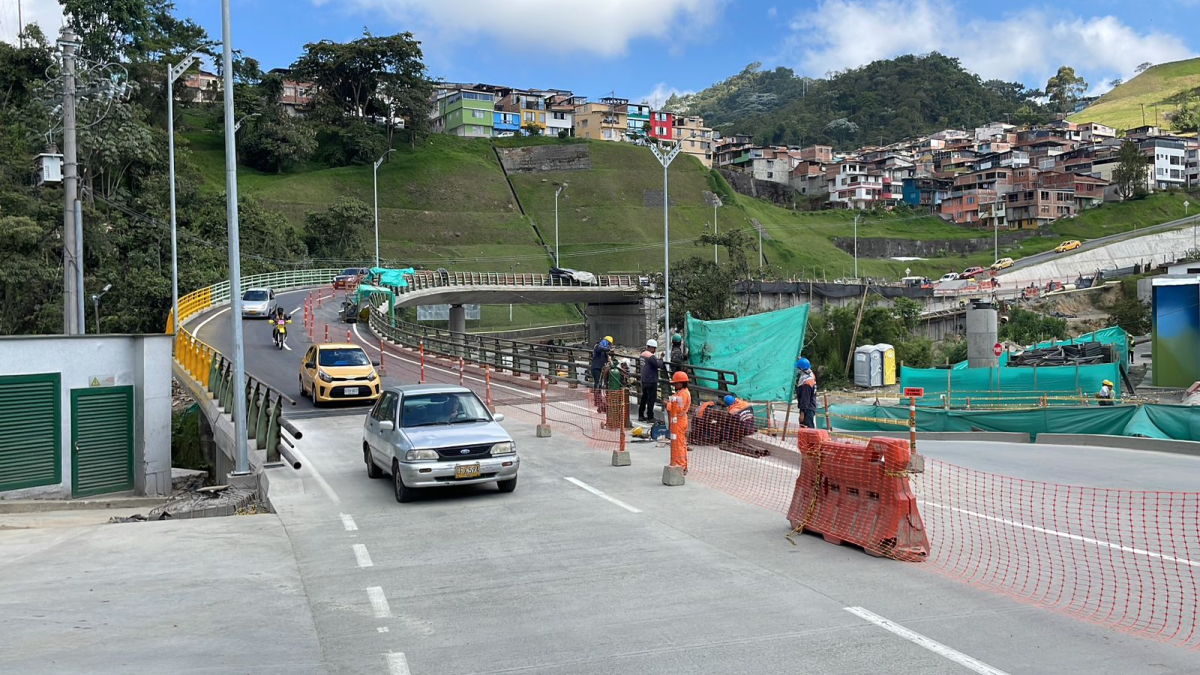 Este viernes se habilitó el paso por el puente en Los Cedros, Manizales.