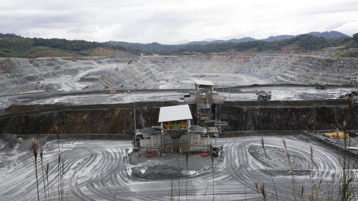 La mina de Cobre representaba el 4,8 % del producto interno bruto (PIB) y el 75 % de las exportaciones de Panamá, según datos de la empresa, que comenzó a exportar ese mineral en el 2019. 