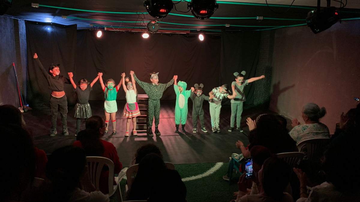 El Faro es el primer teatro independiente con el que cuenta Villamaría. Forman en danza, teatro, artes plásticas y música, además apadrina a colegios rurales y urbanos. Cada año hacen festivales de artes plásticas y de teatro. 