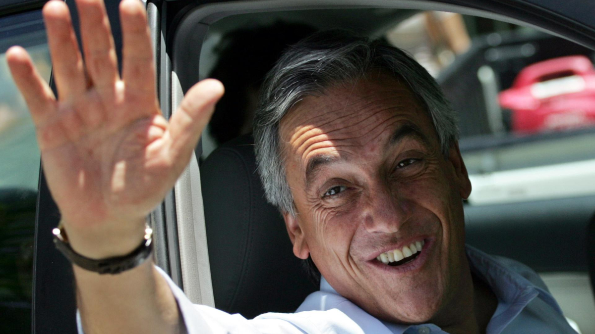 El expresidente de Chile Sebastián Piñera murió ayer al estrellarse el helicóptero que pilotaba sobre el Lago Rengo, en el sur del país.