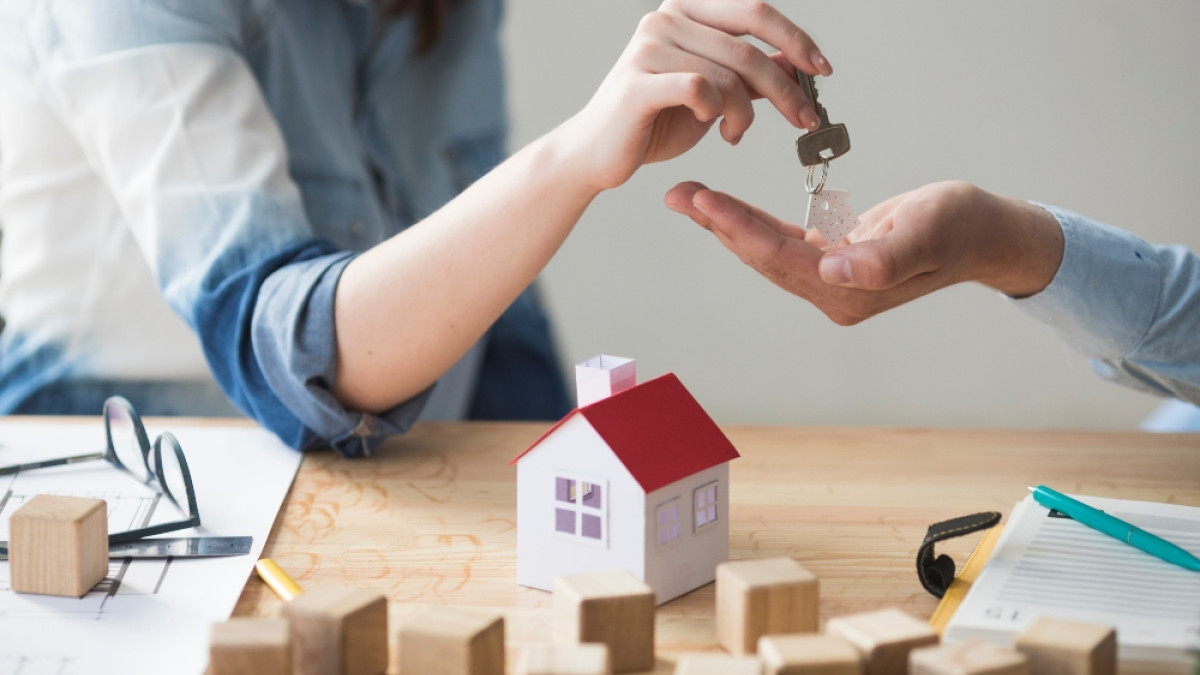 Al comprar casa, es recomendable buscar asesoría de expertos sobre las mejores opciones de financiación. 